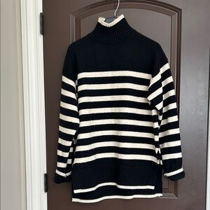 H&M Black & Cream Striped Turtleneck Sweater (Size S, Like New) 👇